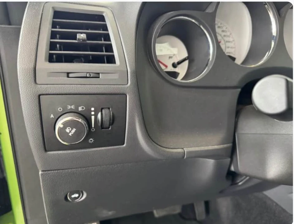 2011 Dodge Challenger 3rd Gen - Image 11 of 19