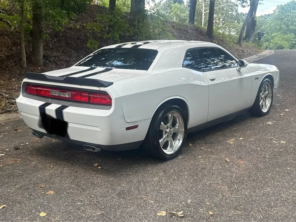 2011 Dodge Challenger 3rd Gen - Image 6 of 10
