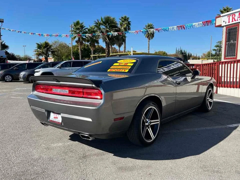 2011 Dodge Challenger 3rd Gen - Image 4 of 19