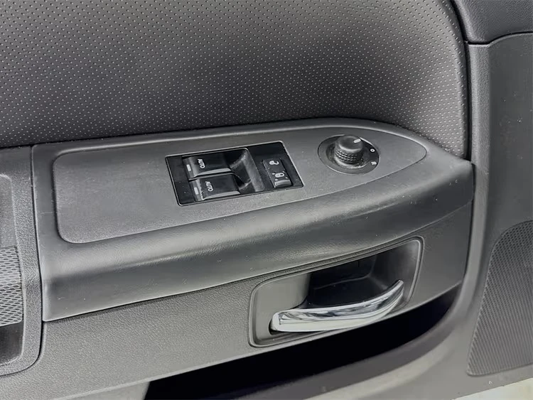 2011 Dodge Challenger 3rd Gen - Image 10 of 20
