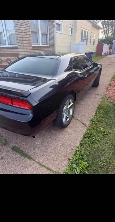 2011 Dodge Challenger 3rd Gen - Image 5 of 8