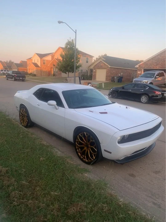 2011 Dodge Challenger 3rd Gen - Image 2 of 5