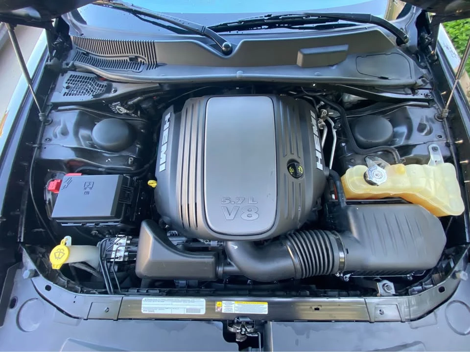 2011 Dodge Challenger 3rd Gen - Image 10 of 17
