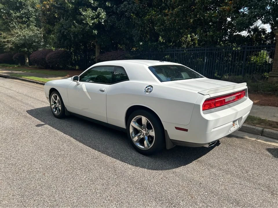 2011 Dodge Challenger 3rd Gen - Image 4 of 8