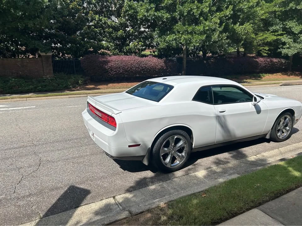 2011 Dodge Challenger 3rd Gen - Image 5 of 8