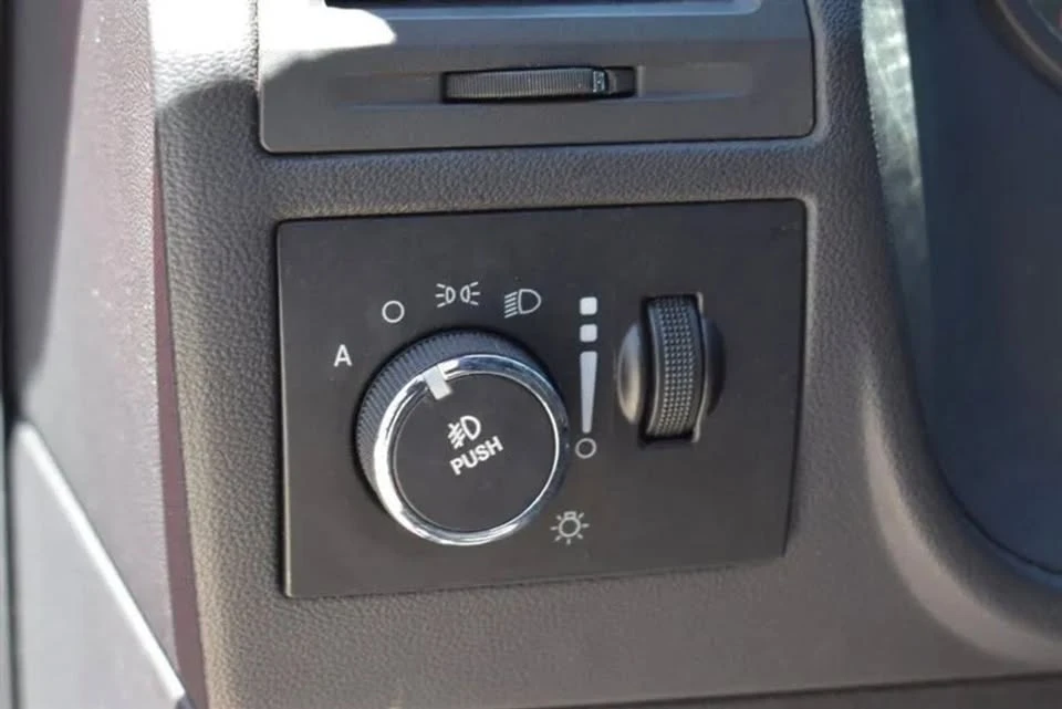 2011 Dodge Challenger 3rd Gen - Image 18 of 20