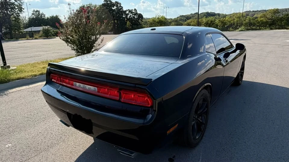 2011 Dodge Challenger 3rd Gen - Image 6 of 9