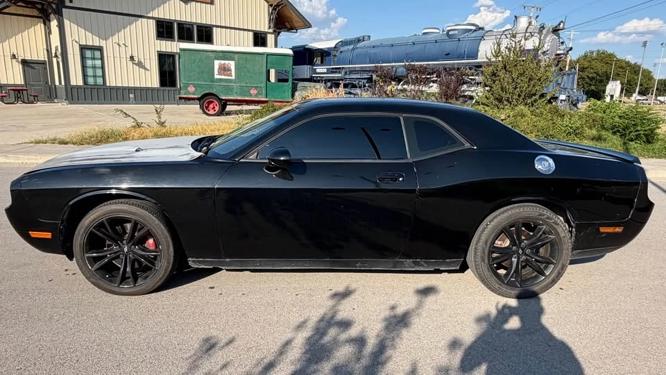 2011 Dodge Challenger 3rd Gen - Image 5 of 9