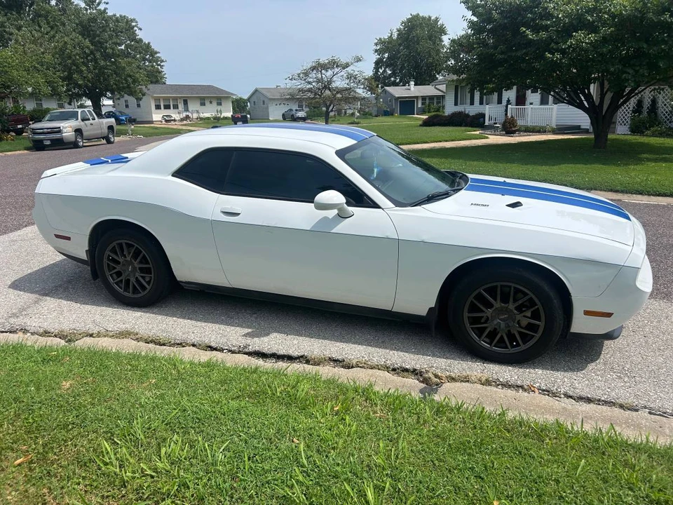 2011 Dodge Challenger 3rd Gen - Image 2 of 4