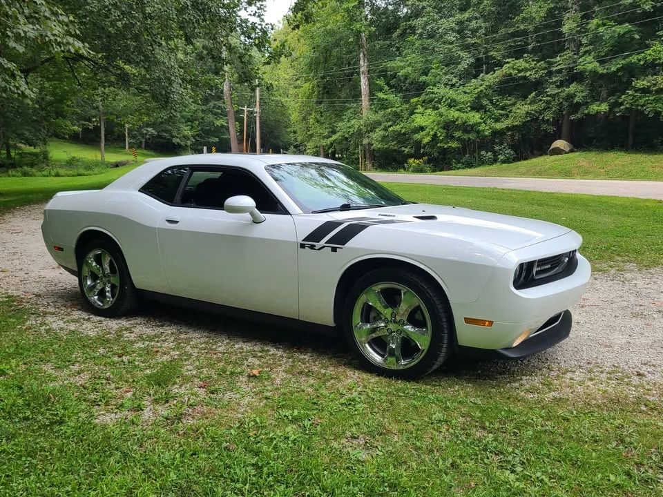 2011 Dodge Challenger 3rd Gen - Image 5 of 8