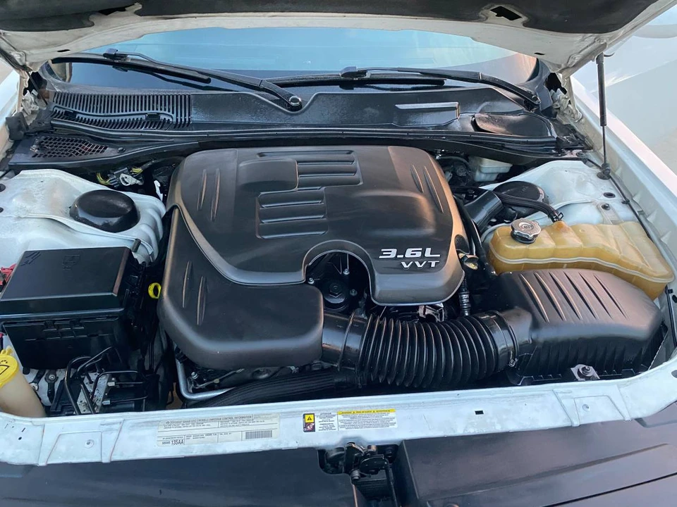 2011 Dodge Challenger 3rd Gen - Image 18 of 19