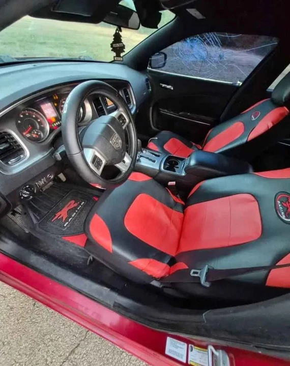 2011 Dodge Challenger 3rd Gen - Image 5 of 6