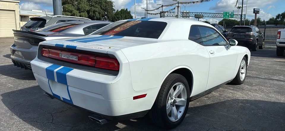 2011 Dodge Challenger 3rd Gen - Image 5 of 8