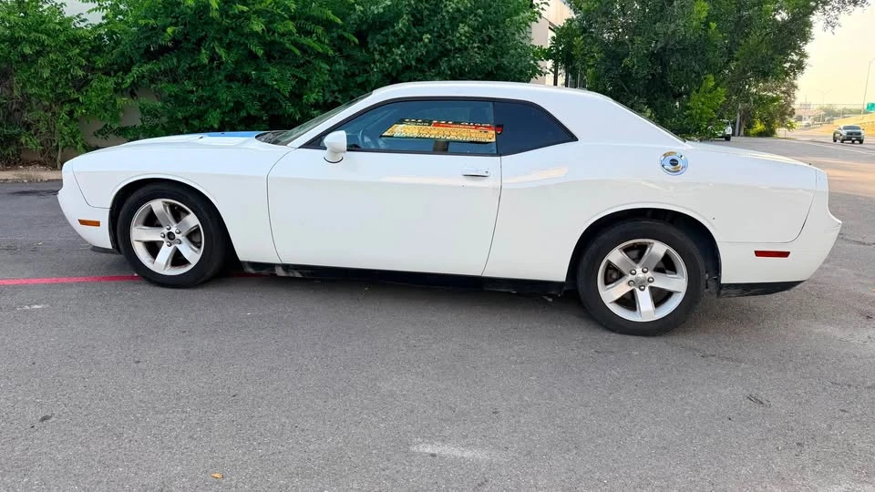 2011 Dodge Challenger 3rd Gen - Image 14 of 15