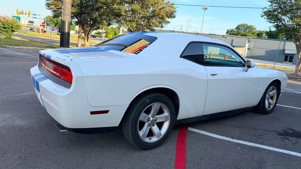2011 Dodge Challenger 3rd Gen - Image 11 of 15