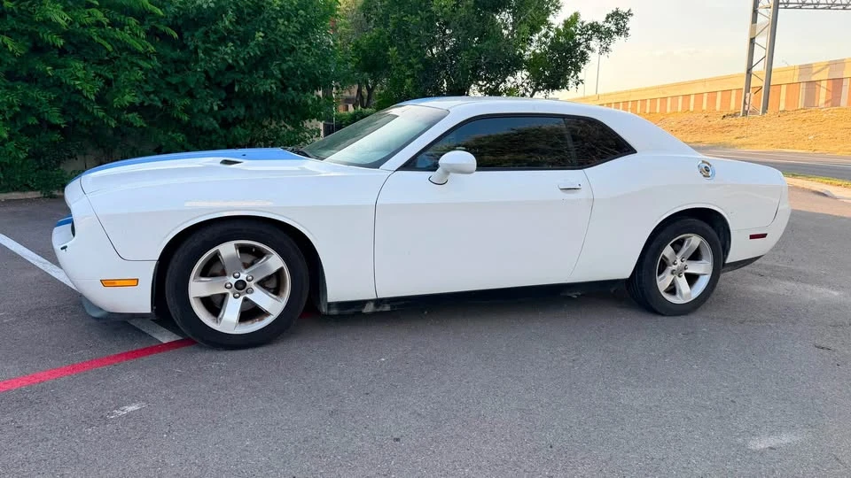2011 Dodge Challenger 3rd Gen - Image 10 of 15