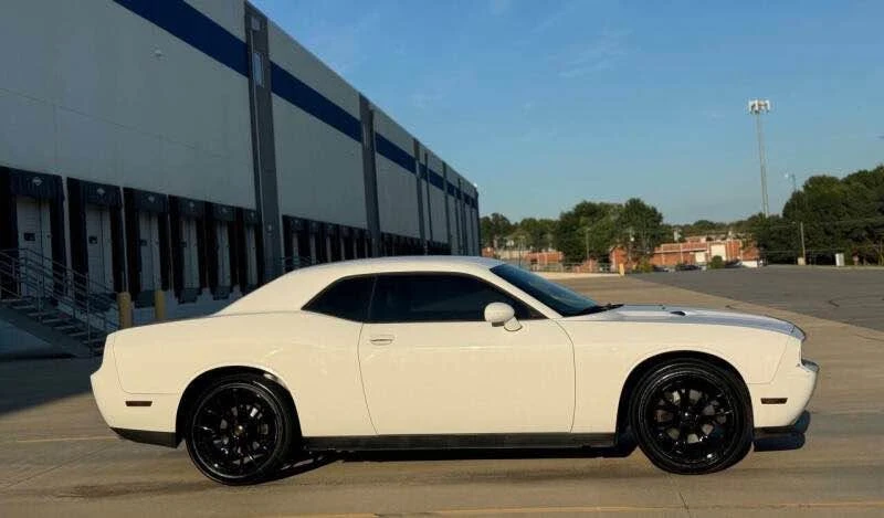 2011 Dodge Challenger 3rd Gen - Image 5 of 16