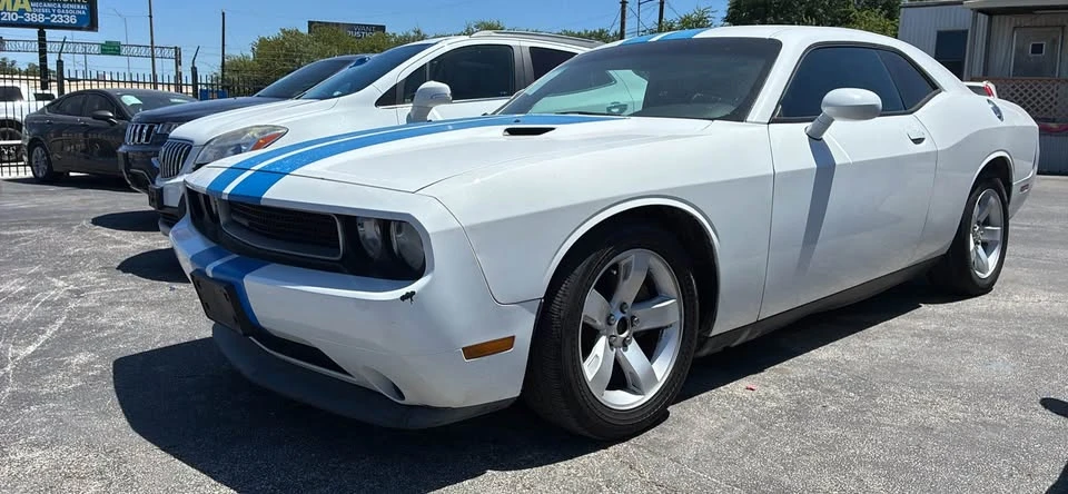 2011 Dodge Challenger 3rd Gen - Image 4 of 15