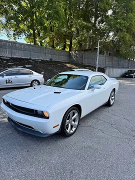 2011 Dodge Challenger SE Coupe 2D