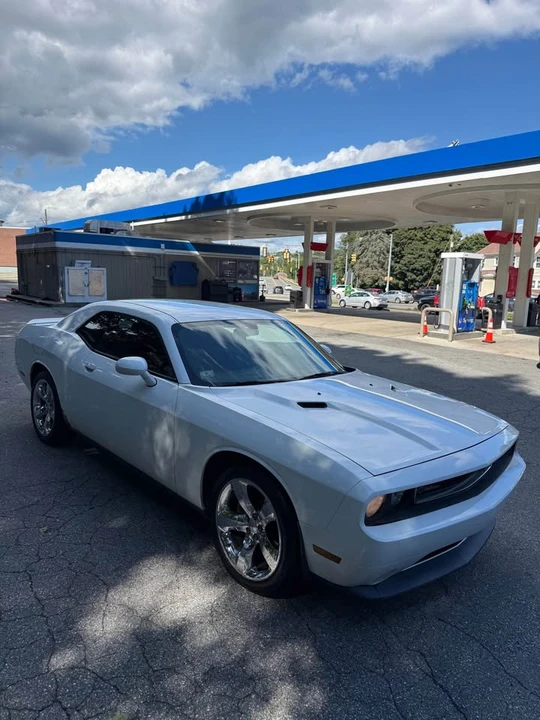2011 Dodge Challenger 3rd Gen - Image 2 of 9
