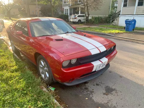 2011 Dodge Challenger SE Coupe 2D