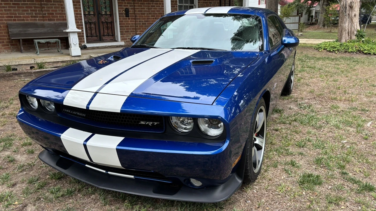 2011 Dodge Challenger SRT8 & 392 3rd Gen - Image 8 of 31
