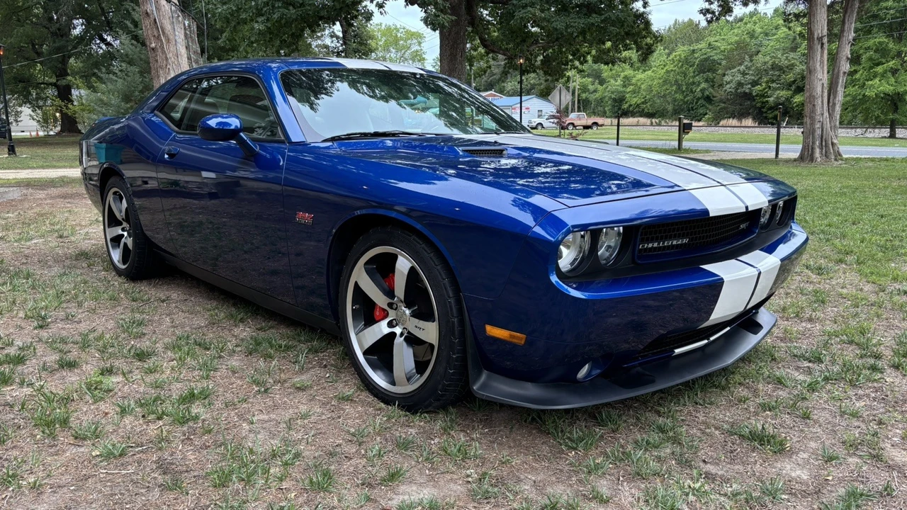 2011 Dodge Challenger SRT8 & 392 3rd Gen - Image 19 of 31