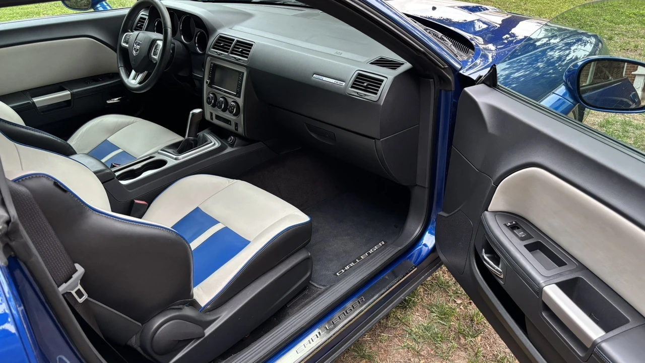 2011 Dodge Challenger SRT8 & 392 3rd Gen - Image 27 of 31