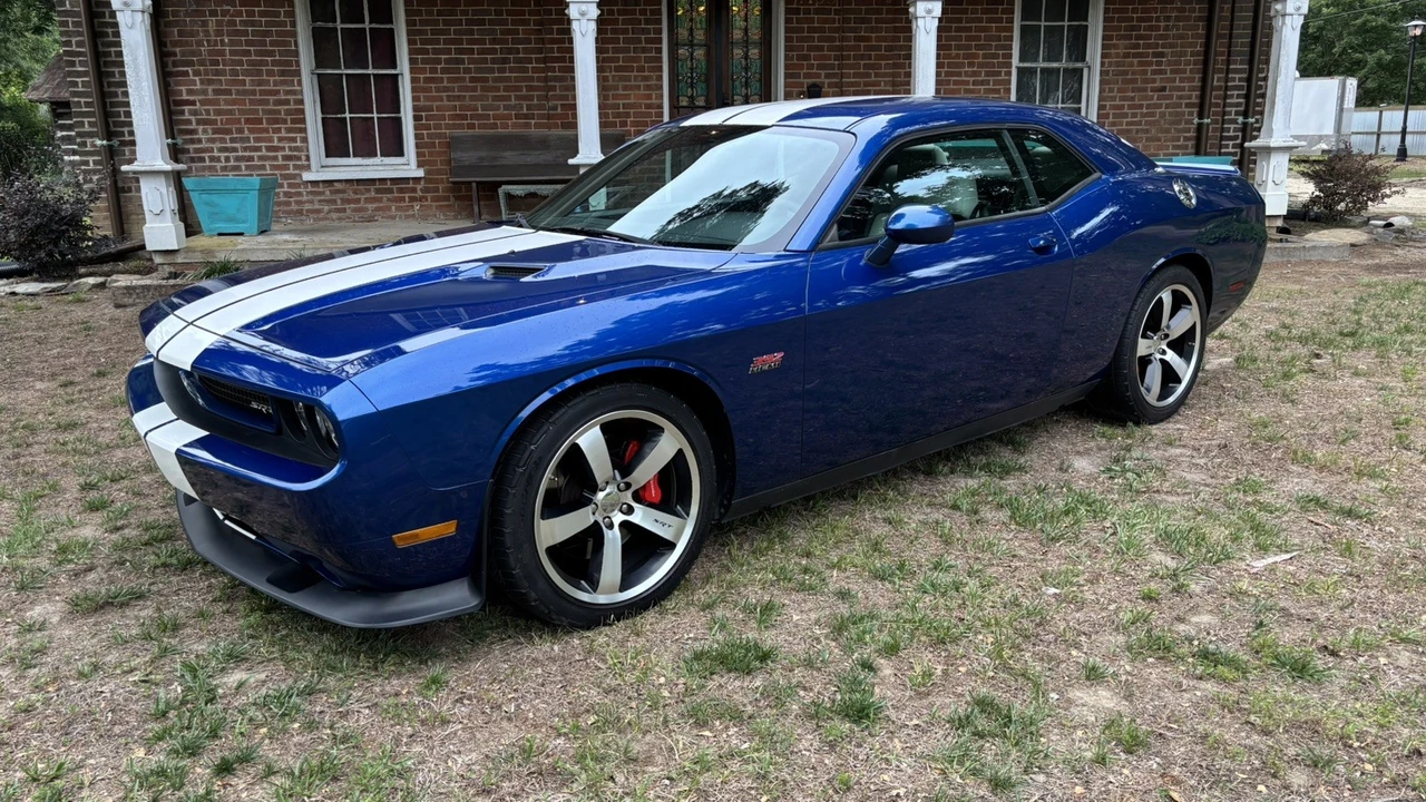 2011 Dodge Challenger SRT8 & 392 3rd Gen - Image 10 of 31