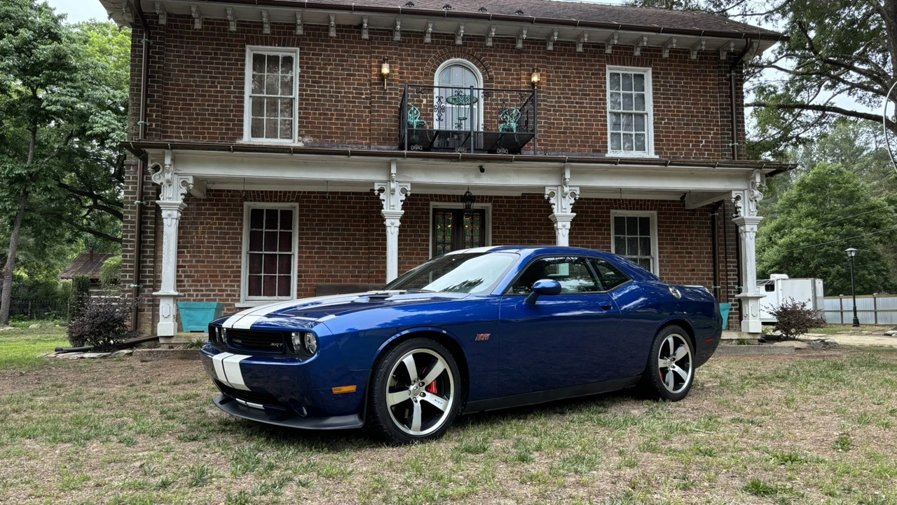 2011 Dodge Challenger SRT8 & 392 3rd Gen - Image 5 of 31