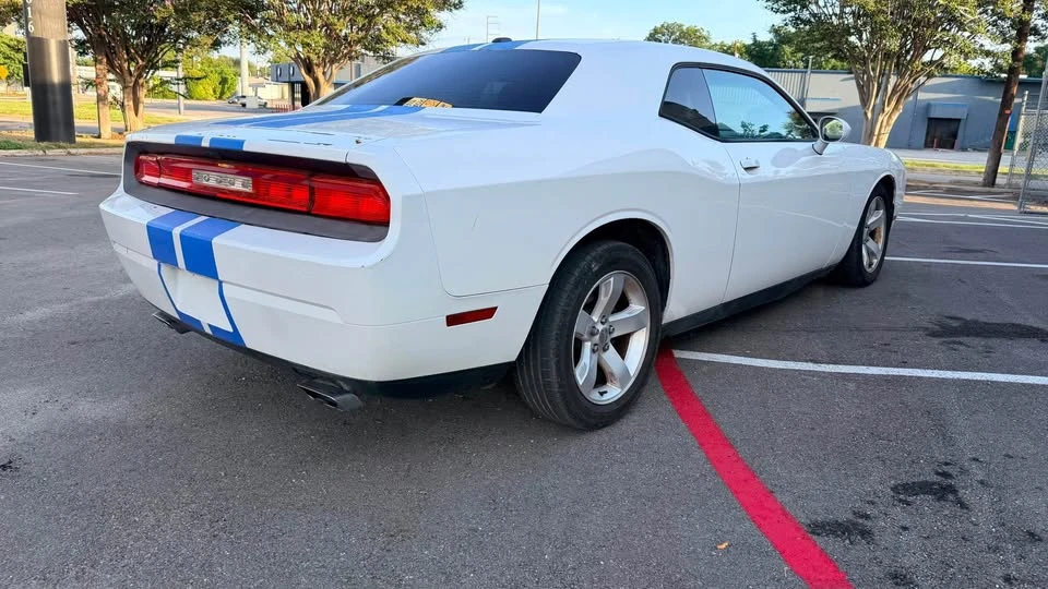 2011 Dodge Challenger 3rd Gen - Image 17 of 18