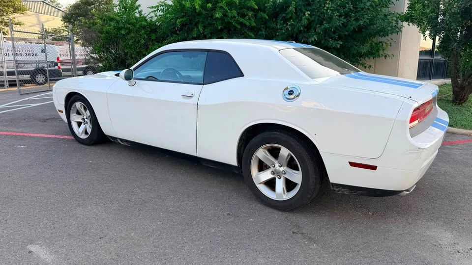 2011 Dodge Challenger 3rd Gen - Image 14 of 18