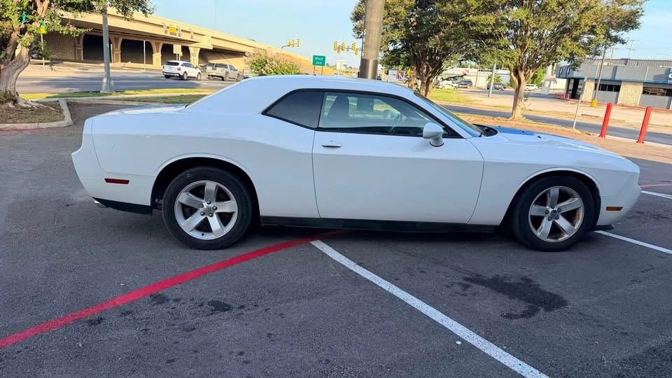 2011 Dodge Challenger 3rd Gen - Image 6 of 18