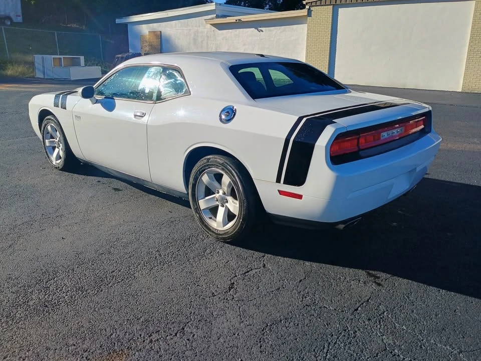 2011 Dodge Challenger 3rd Gen - Image 5 of 13