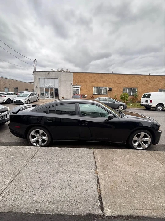 2011 Dodge Charger 7th Gen - Image 2 of 7
