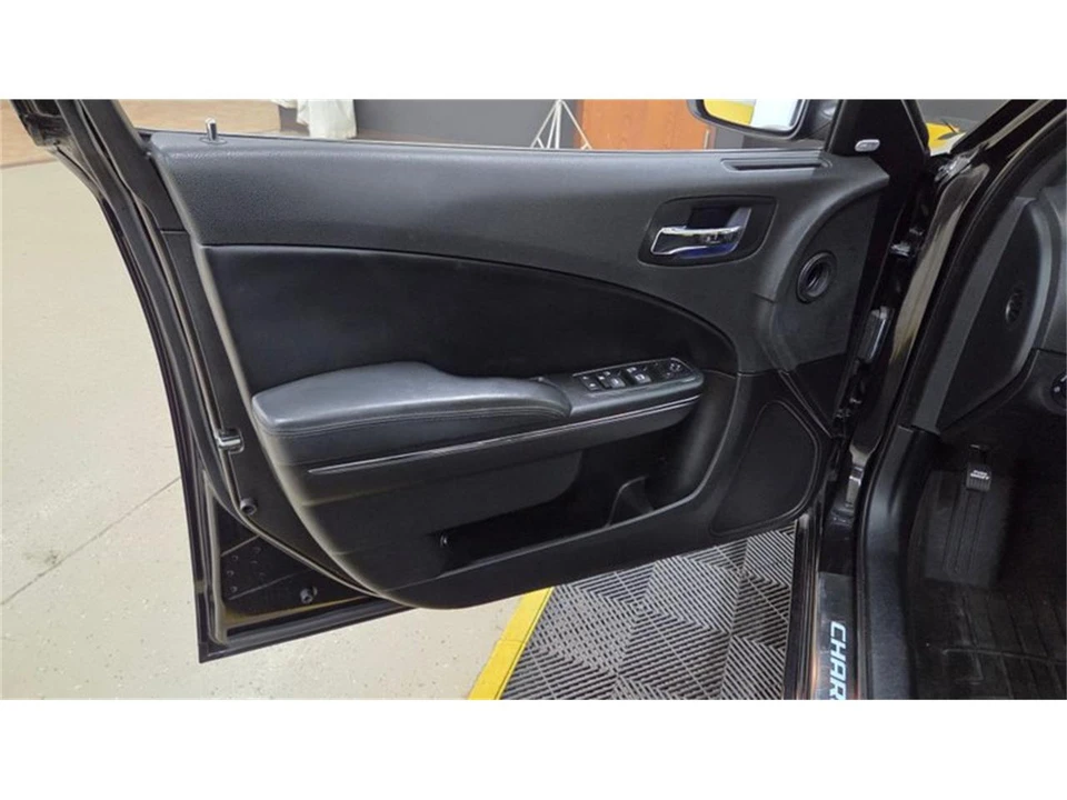 2011 Dodge Charger 7th Gen - Image 21 of 31