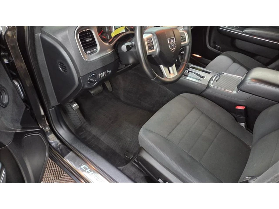 2011 Dodge Charger 7th Gen - Image 26 of 31