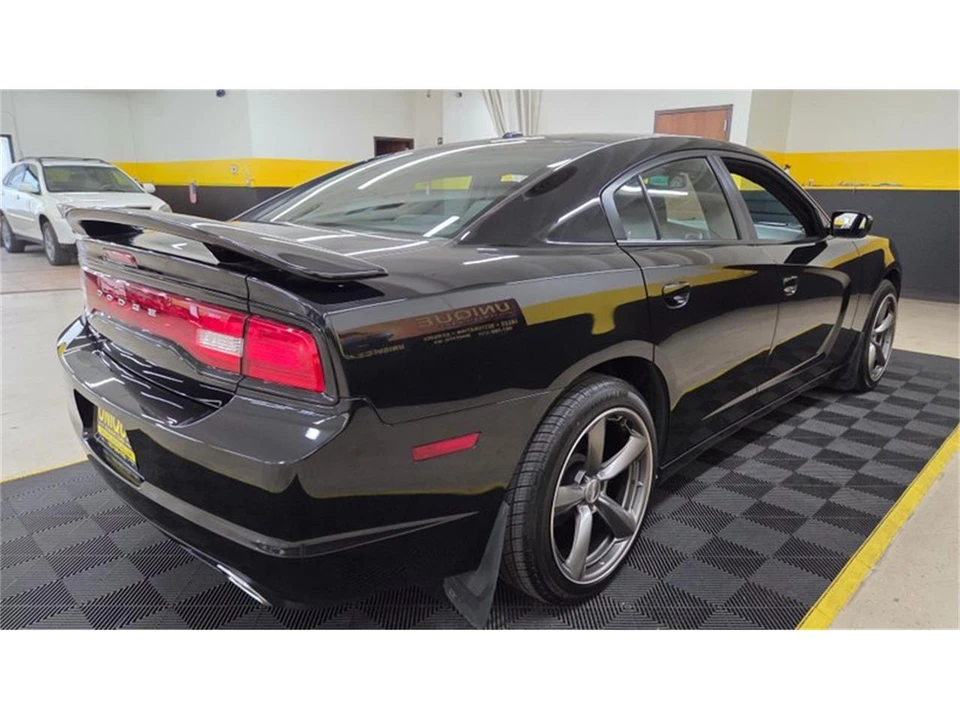 2011 Dodge Charger 7th Gen - Image 4 of 31