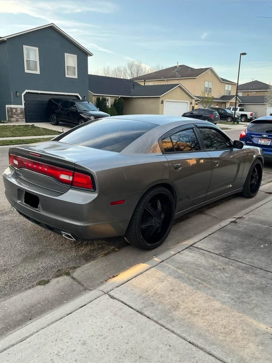 2011 Dodge Charger 7th Gen - Image 2 of 8