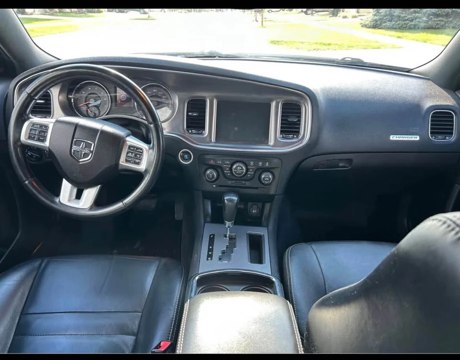 2011 Dodge Charger 7th Gen - Image 4 of 5
