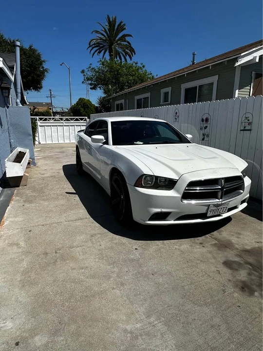 2011 Dodge Charger 7th Gen - Image 2 of 12