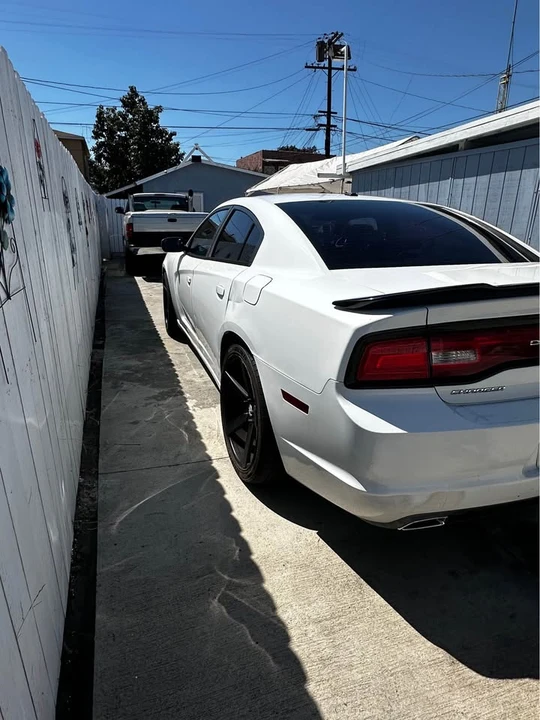2011 Dodge Charger 7th Gen - Image 5 of 12