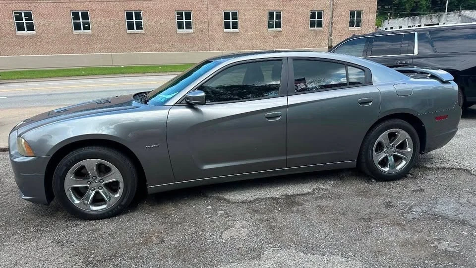 2011 Dodge Charger 7th Gen - Image 2 of 13