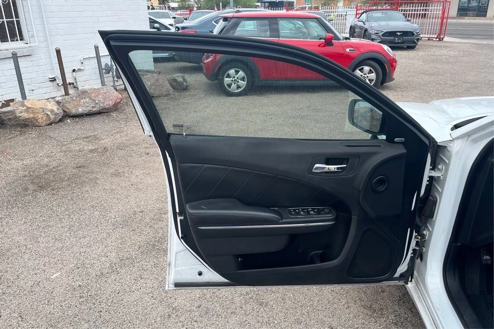 2011 Dodge Charger 7th Gen - Image 17 of 20