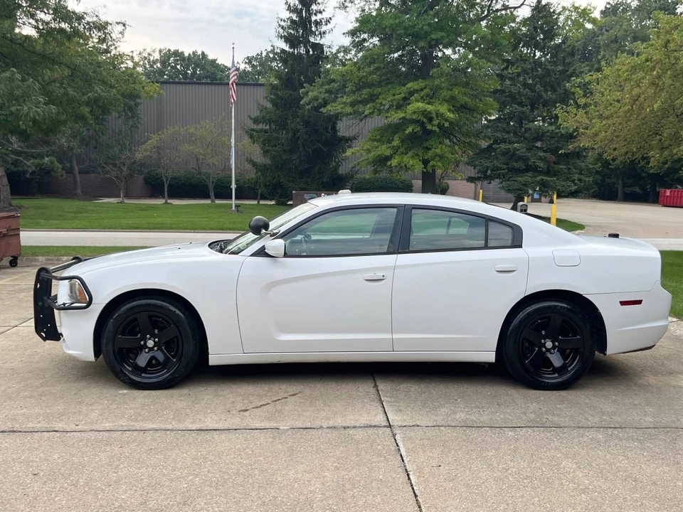 2011 Dodge Charger 7th Gen - Image 2 of 9