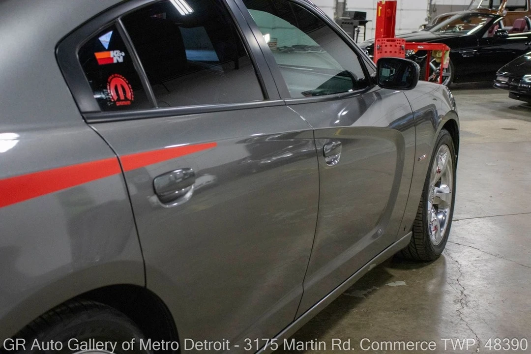 2011 Dodge Charger 7th Gen - Image 16 of 31