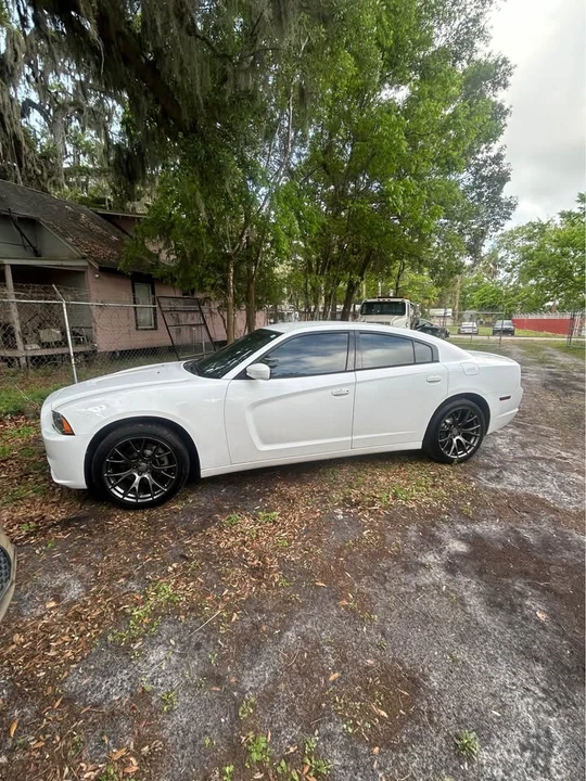 2011 Dodge Charger 7th Gen - Image 4 of 9