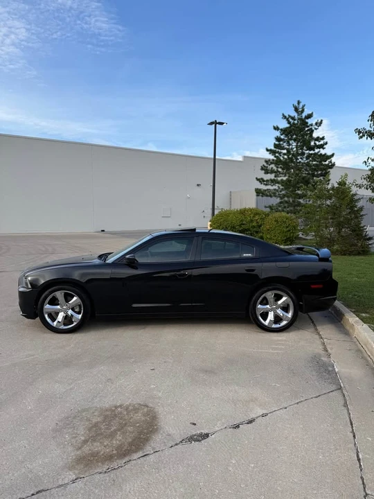 2011 Dodge Charger 7th Gen - Image 2 of 17