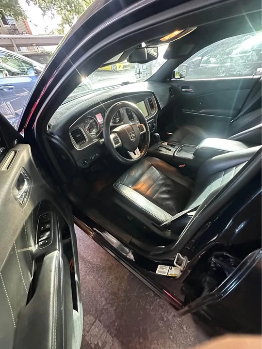 2011 Dodge Charger 7th Gen - Image 2 of 7