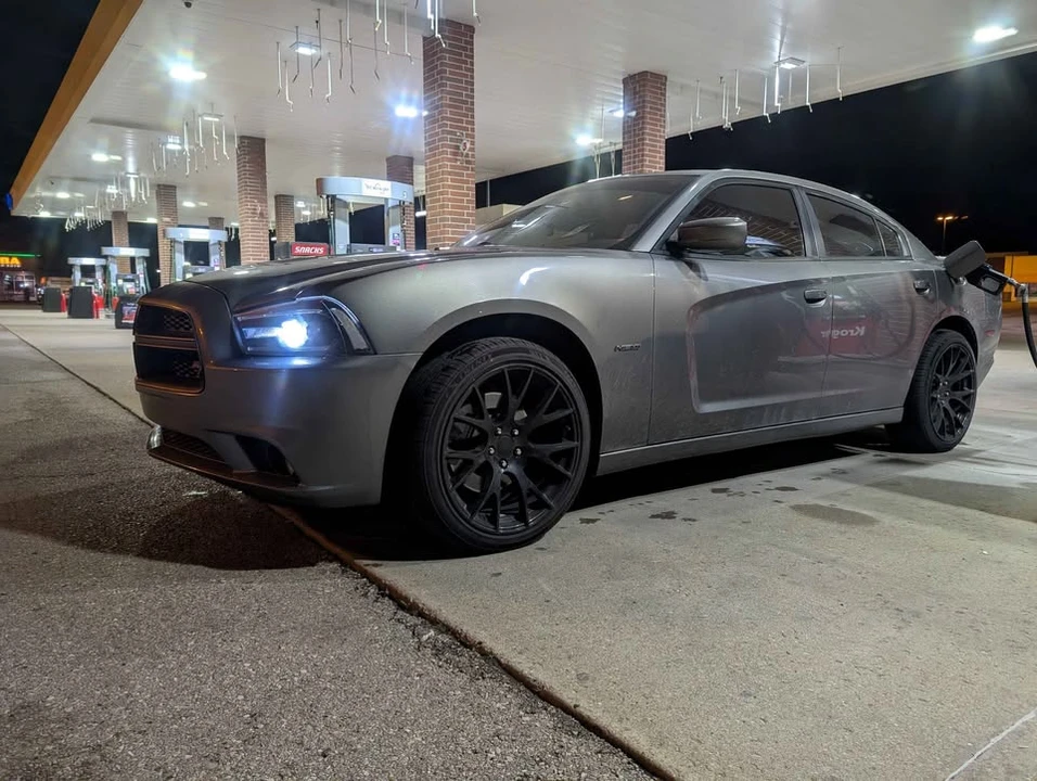 2011 Dodge Charger 7th Gen - Image 2 of 12